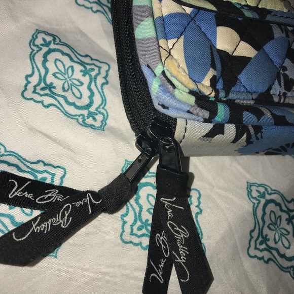 Vera Bradley wristlet - Picture 3 of 4